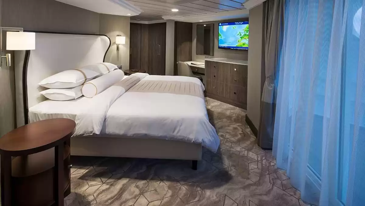 le Azamara Onward :   13