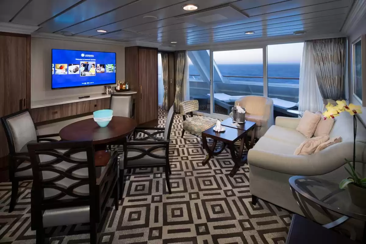 le Azamara Quest :   4