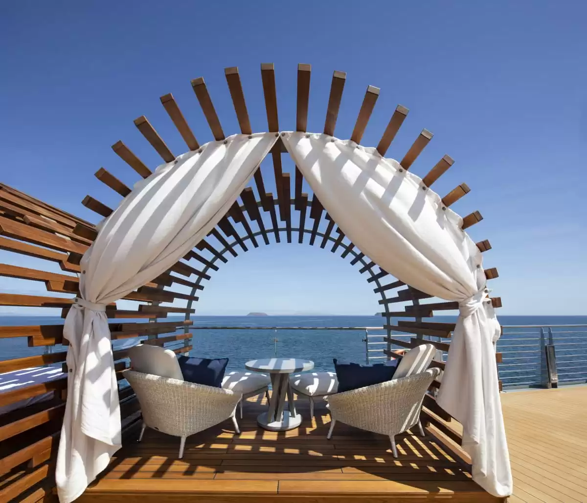 le  :  cabine 8
