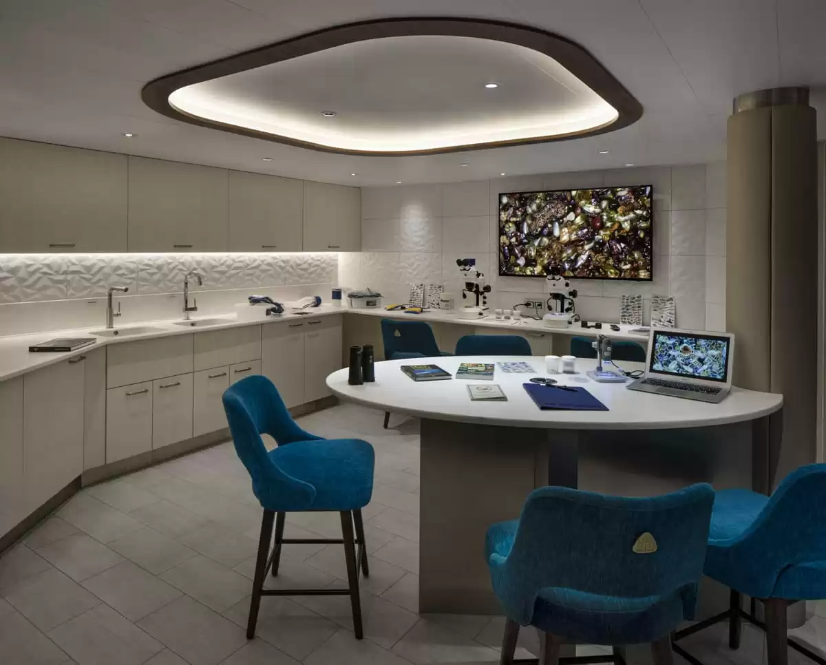 le  :  cabine 32
