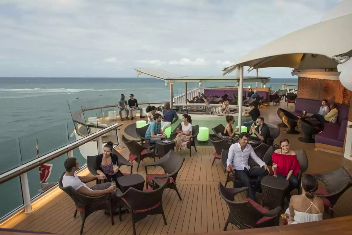 le  :  cabine 6