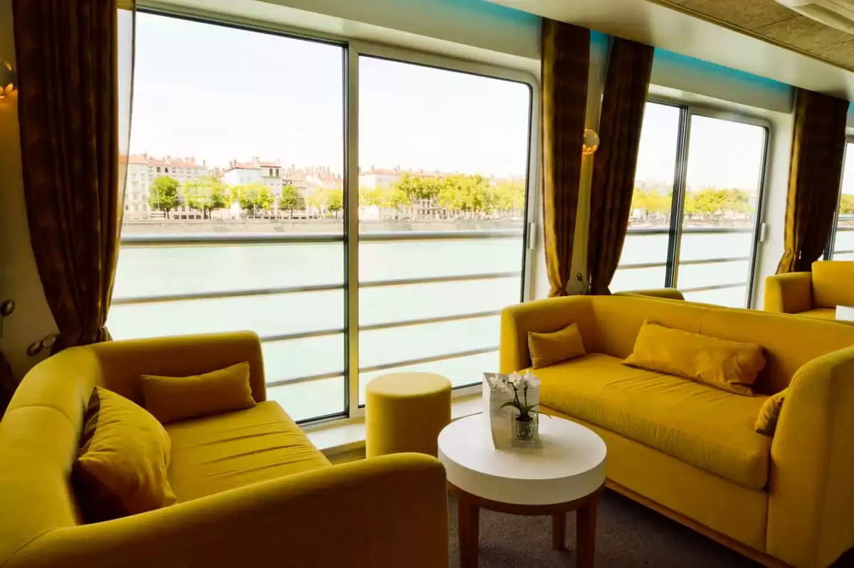 le  :  cabine 6