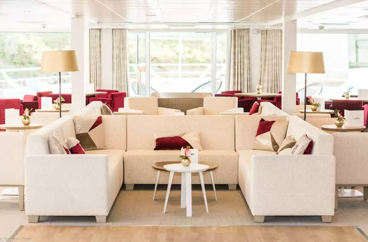 le  :  cabine 12