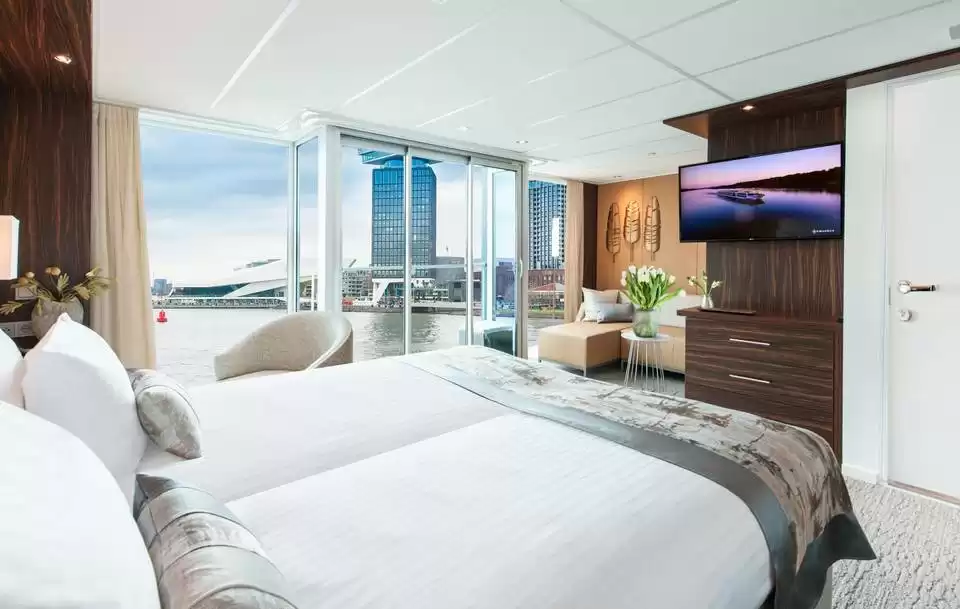 le Amadeus Queen :   0