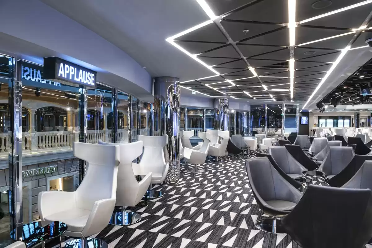 le  :  cabine 4