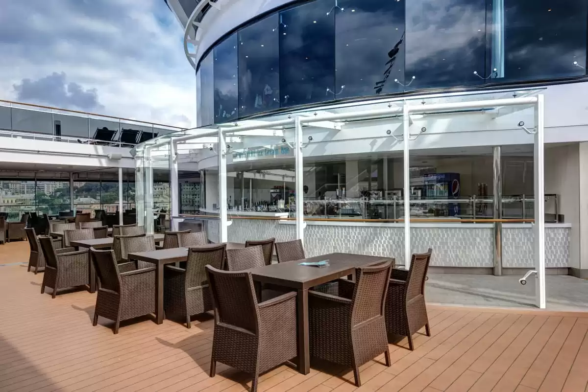 le  :  cabine 9