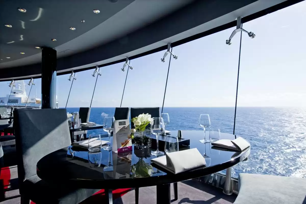 le  :  cabine 102