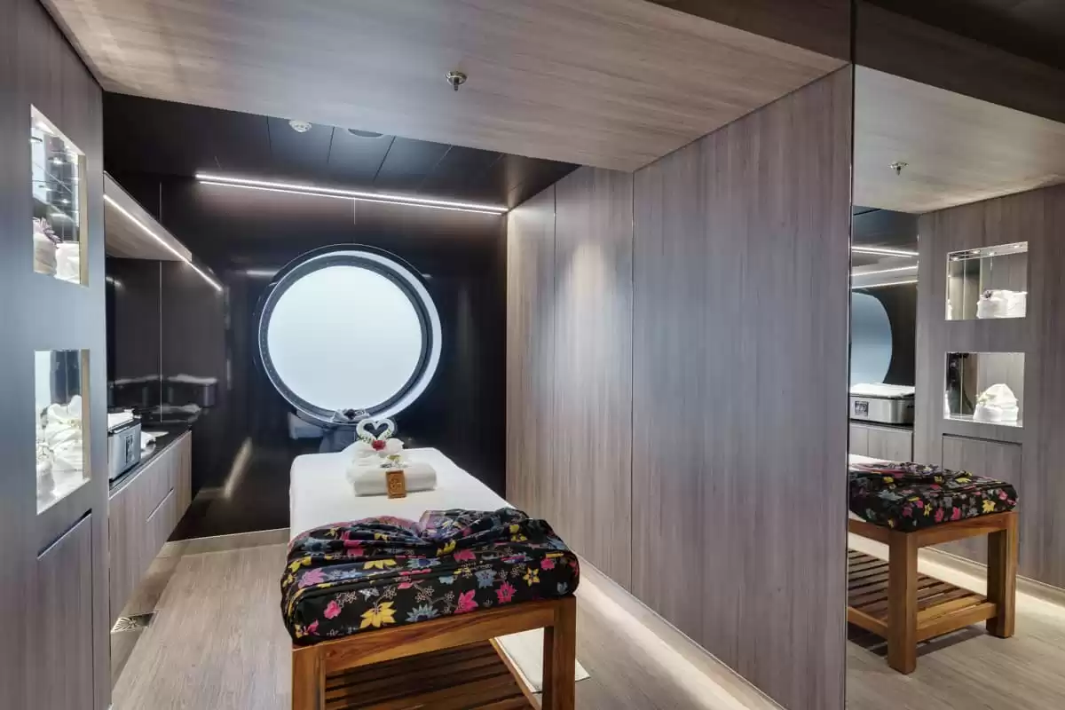 le  :  cabine 107