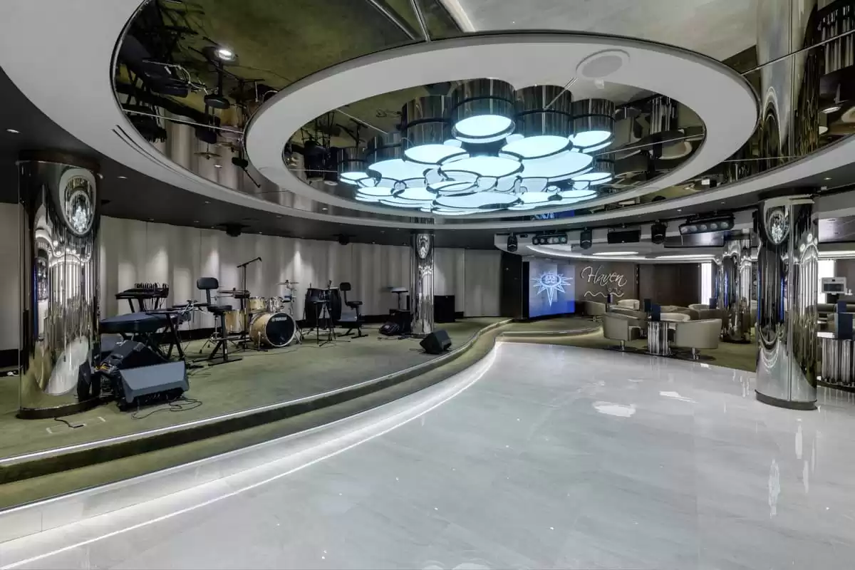 le  :  cabine 82
