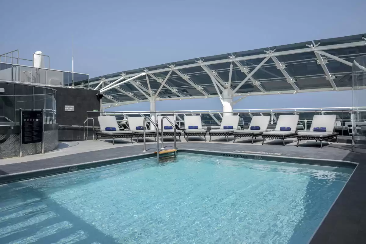 le  :  cabine 8