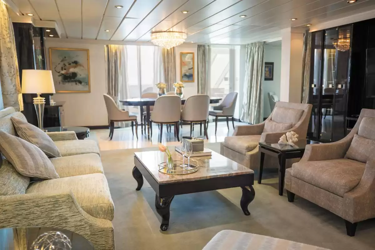 le Seven Seas Mariner :   1