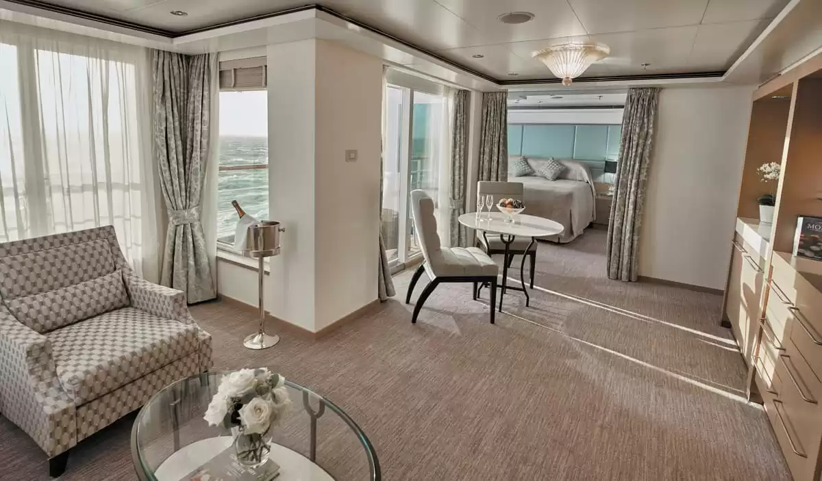le Seven Seas Voyager :   1