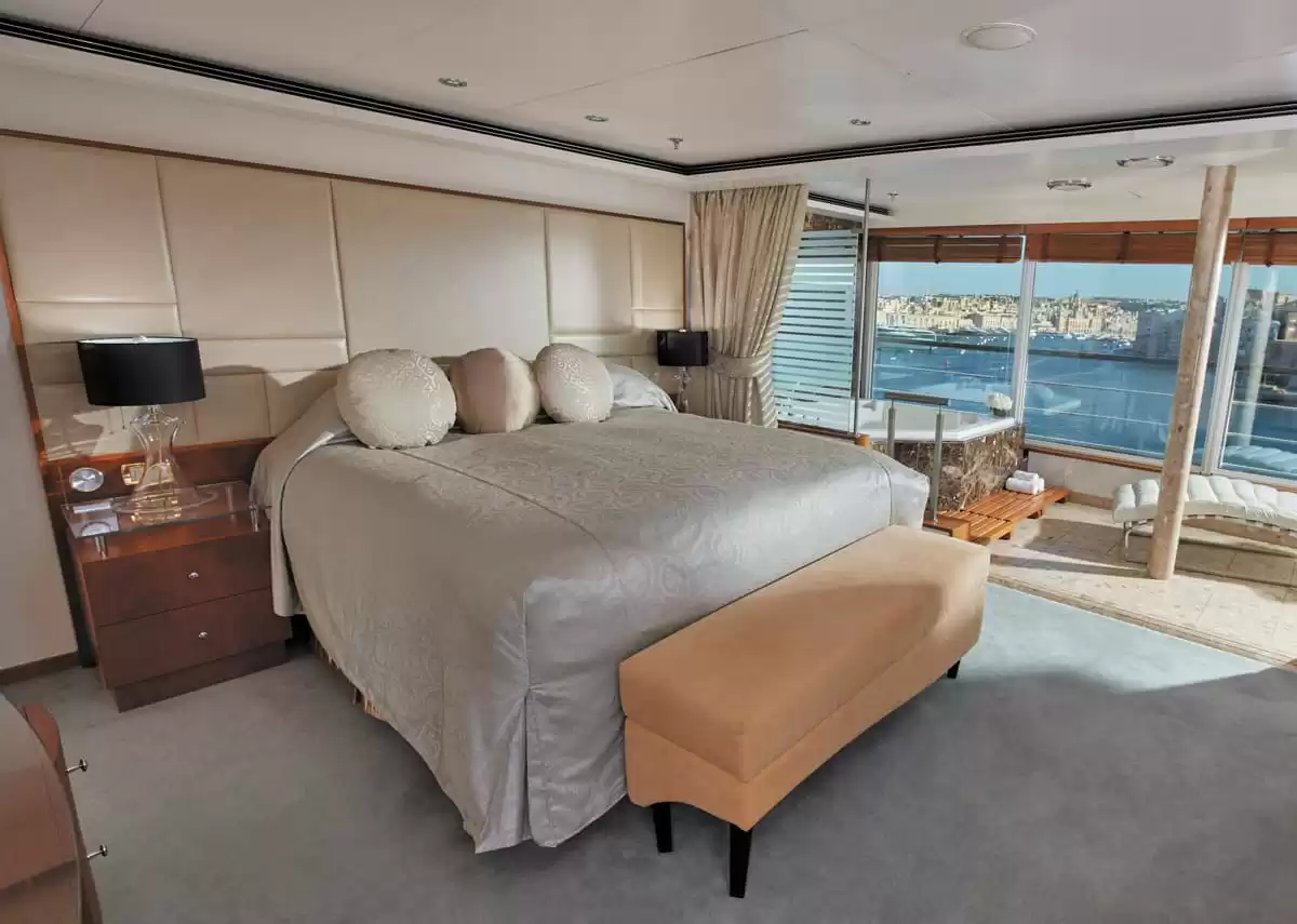 le Seven Seas Voyager :   7