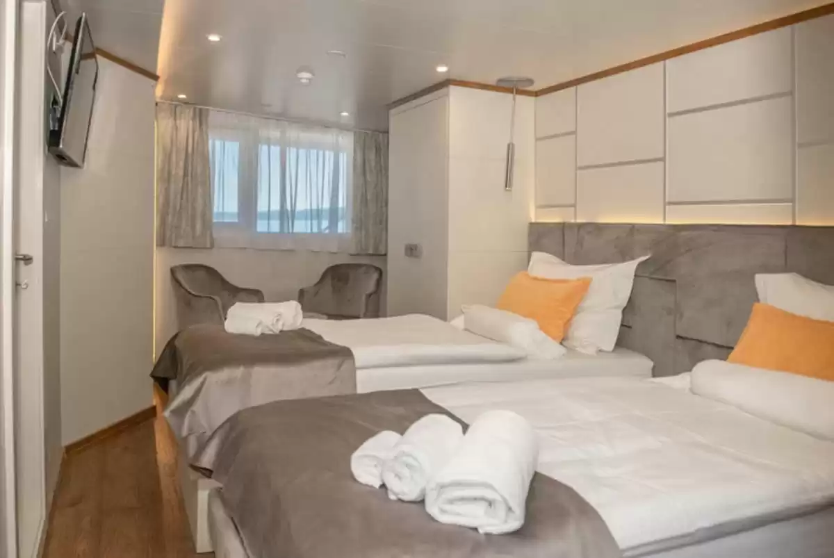 le MY Adriatic Blue :   4