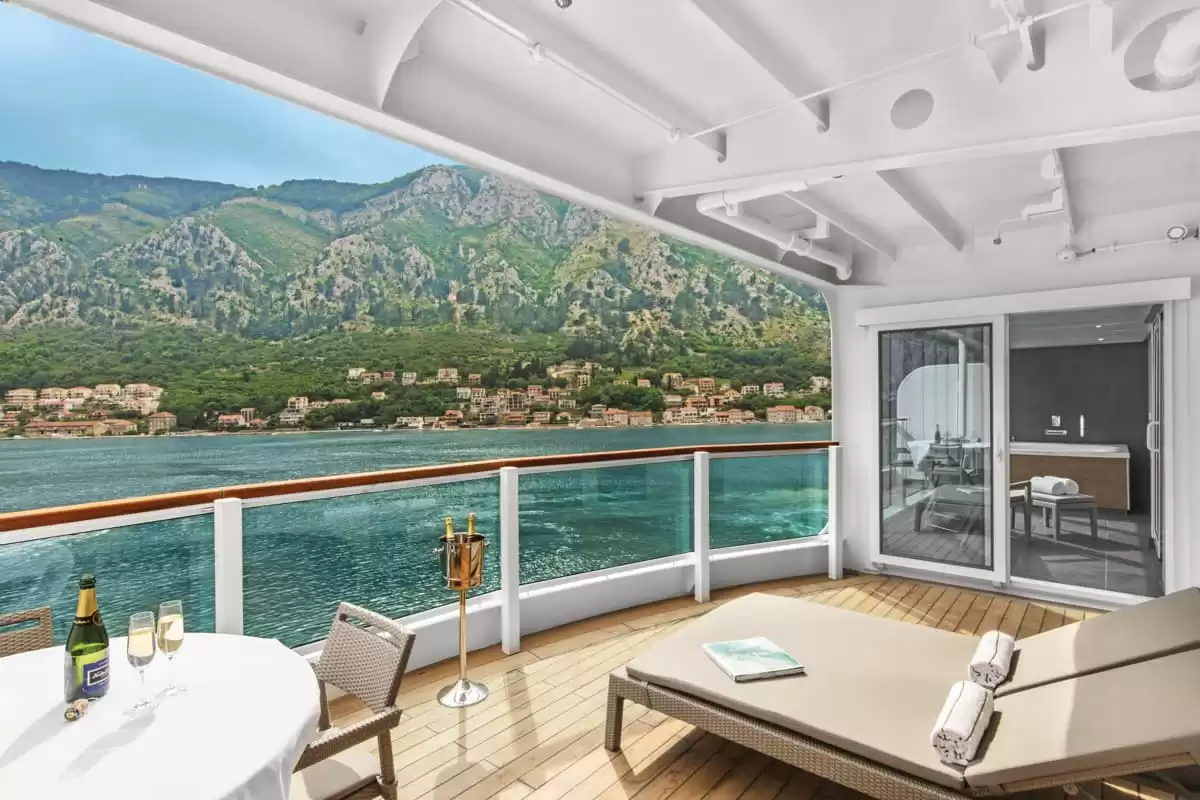 le Seabourn Ovation :   2