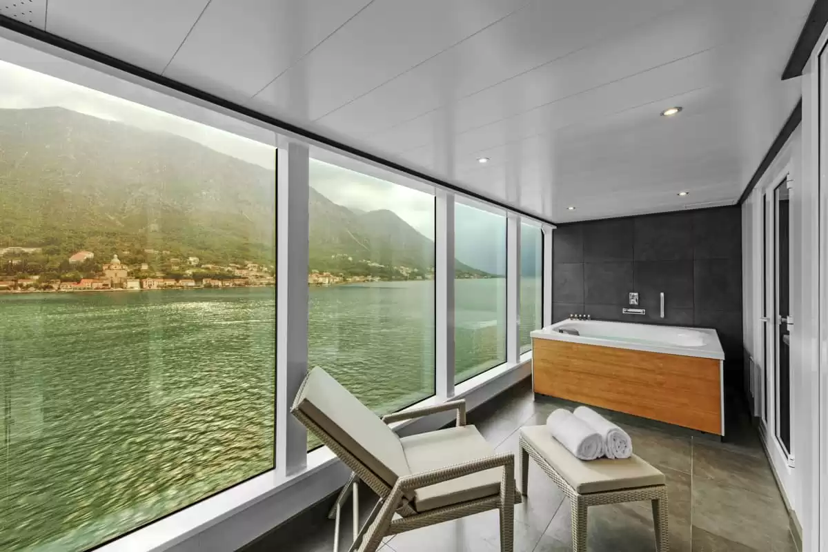 le Seabourn Ovation :   4