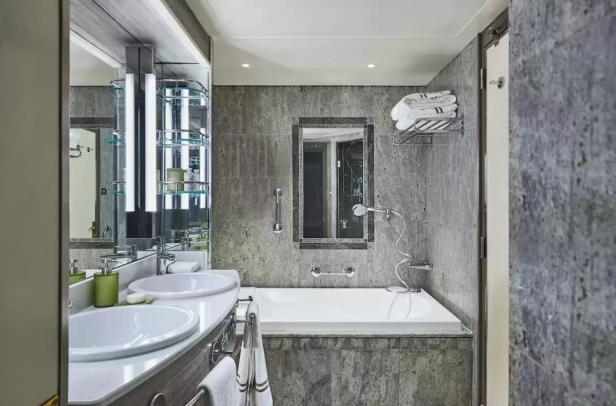 le Silver shadow :   3