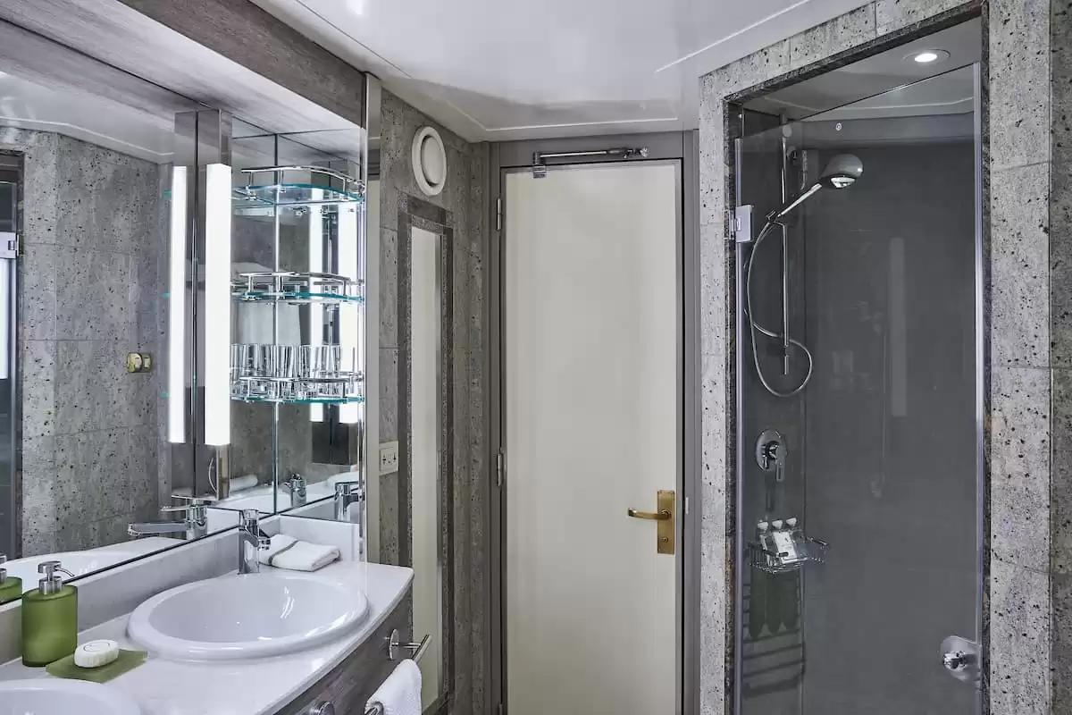 le Silver shadow :   13