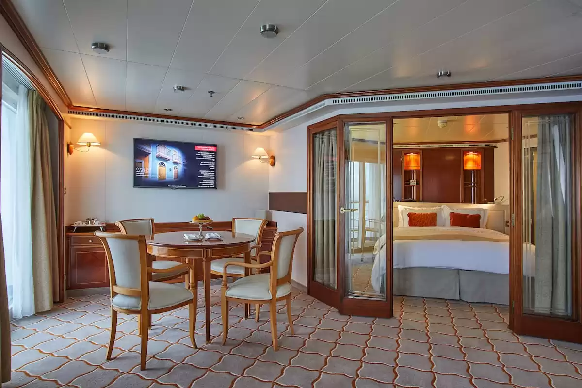 le Silver Whisper :   13