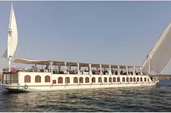 le Dahabiya Queen Tyi II :   