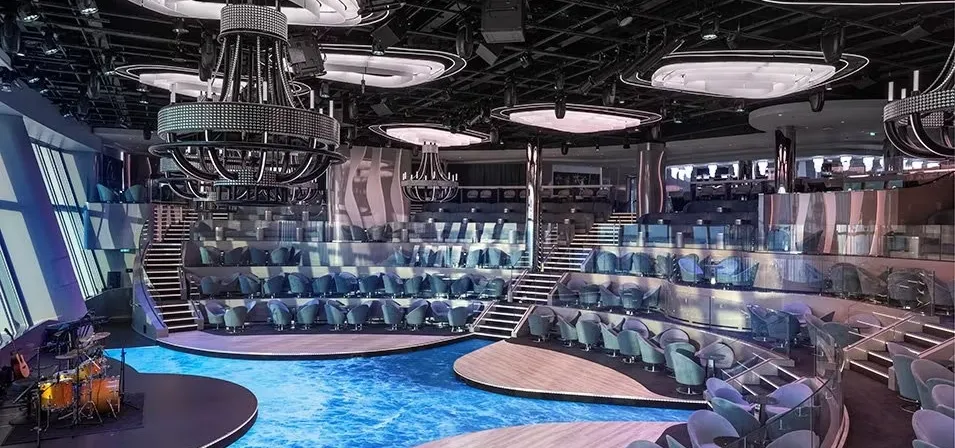 2-PANORAMA LOUNGE <br> VUE SPECTACULAIRE SUR L’OCÉAN