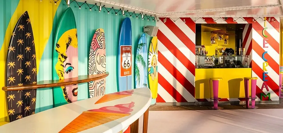 8- SURFER’S BAR <br>COUCHER DE SOLEIL & GOOD VIBES