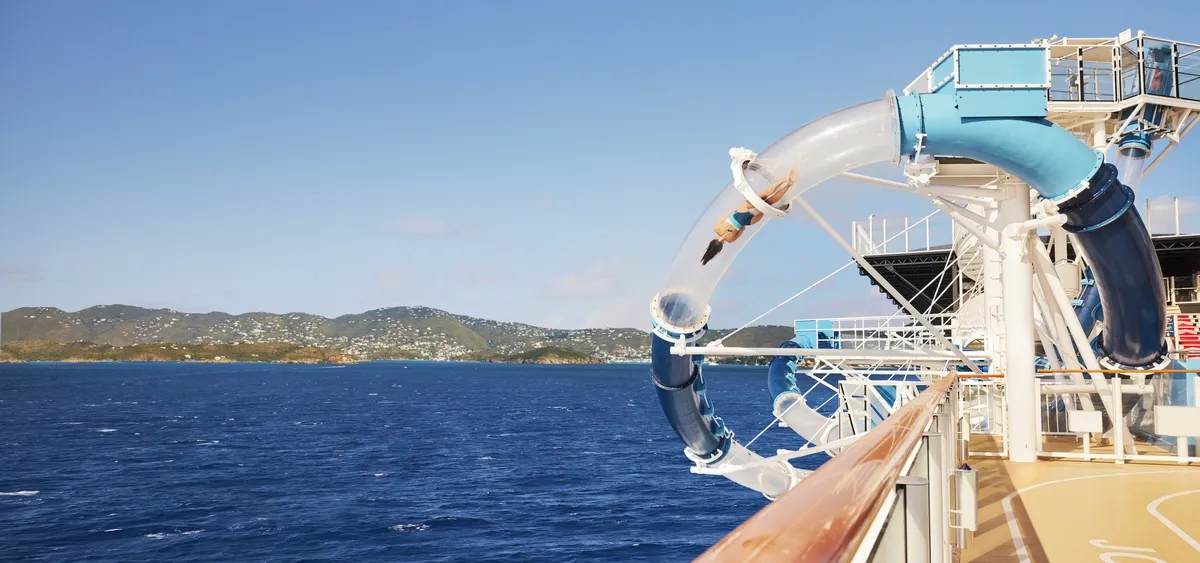 2- OCEAN LOOPS<br> TOBOGGAN VERTIGINEUX AU-DESSUS DES VAGUES