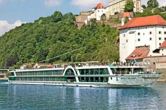 le MS Amadeus Brilliant :   