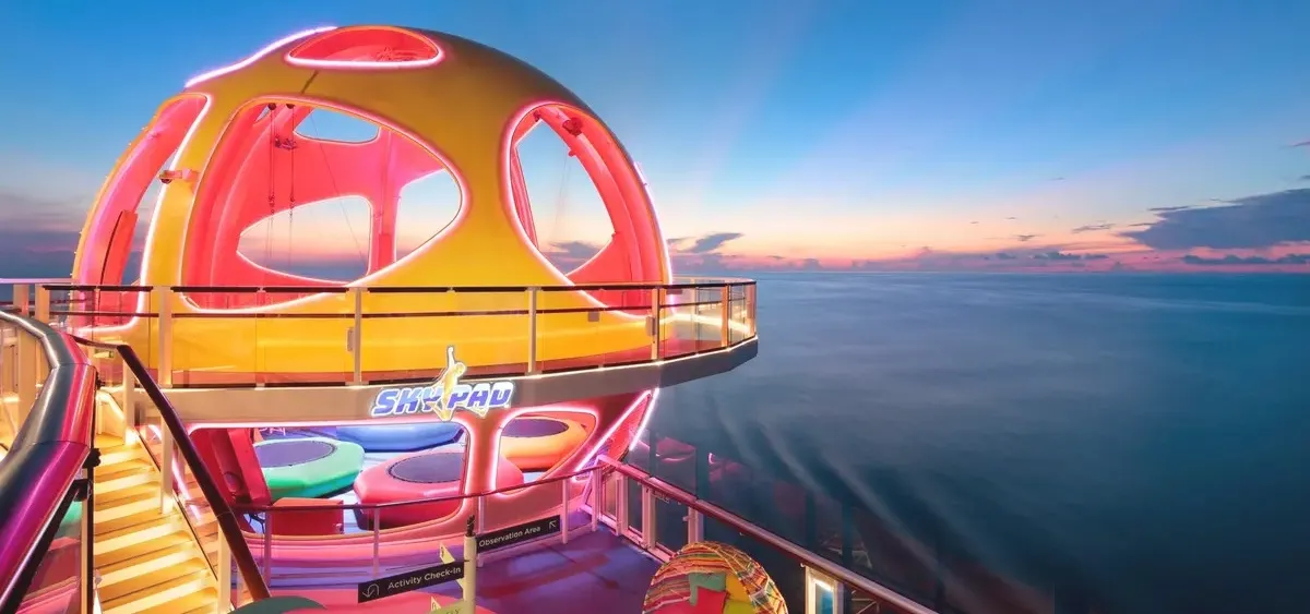 5- SKY PAD<br>EXPÉRIENCE VR “ADVENTURE IN SPACE & UNDERSEAS”