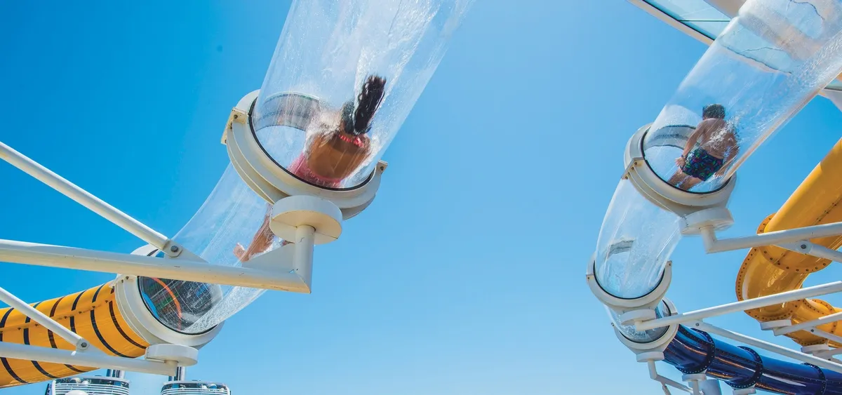 1- THE PERFECT STORM<br>TRIO DE TOBOGGANS AQUATIQUES