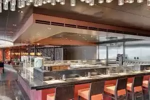 4-Pan Asian Market Kitchen par Roy Yamaguchi