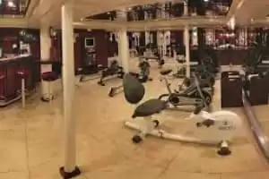 Salle de sport et marina