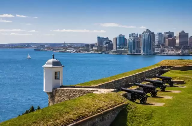 À Halifax