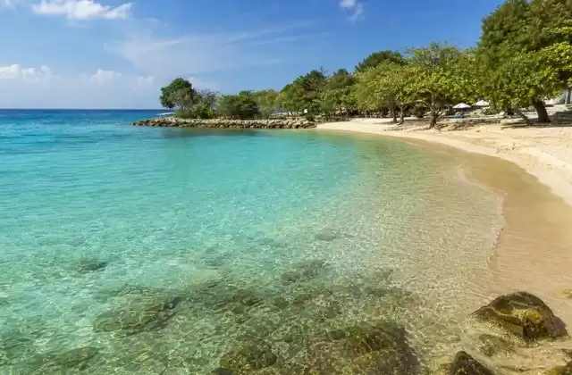À Doctor's Cave Beach