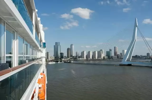À Rotterdam