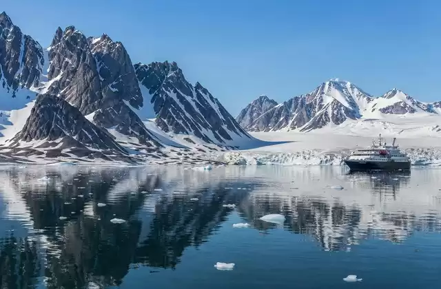 La navigation dans le Magdalenefjord