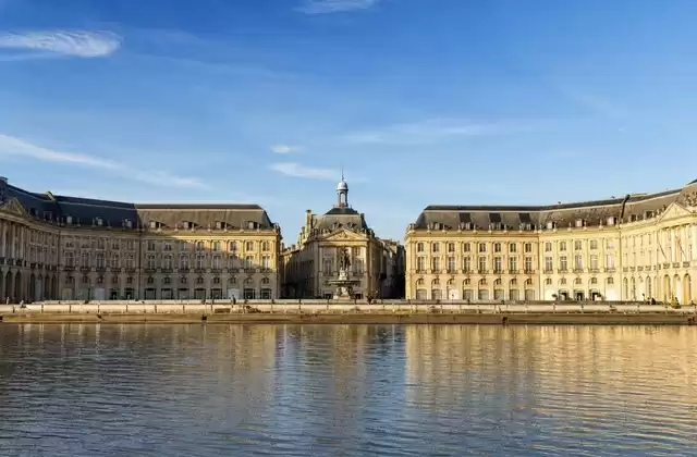 Bordeaux depuis la Garonne